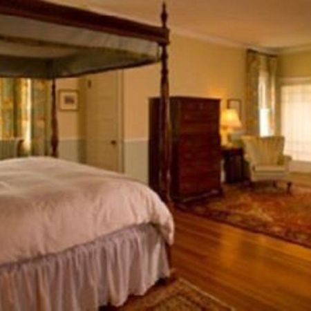 The Manor Inn Castine Номер фото