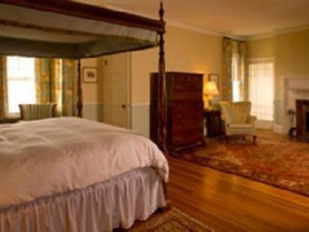 The Manor Inn Castine Номер фото