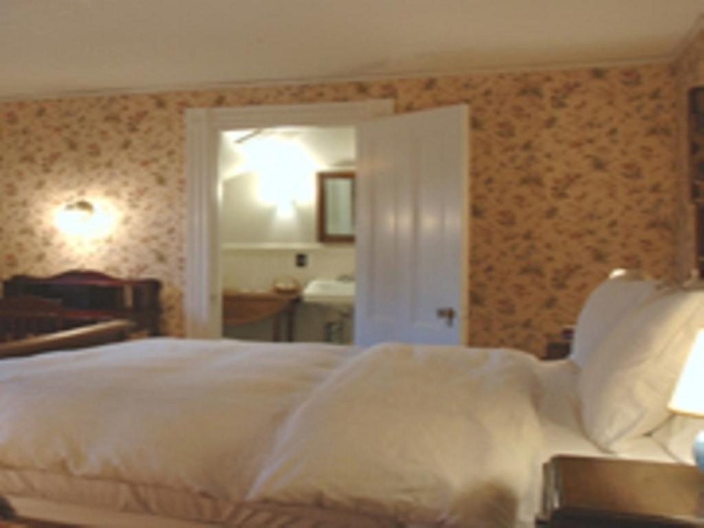 The Manor Inn Castine Номер фото
